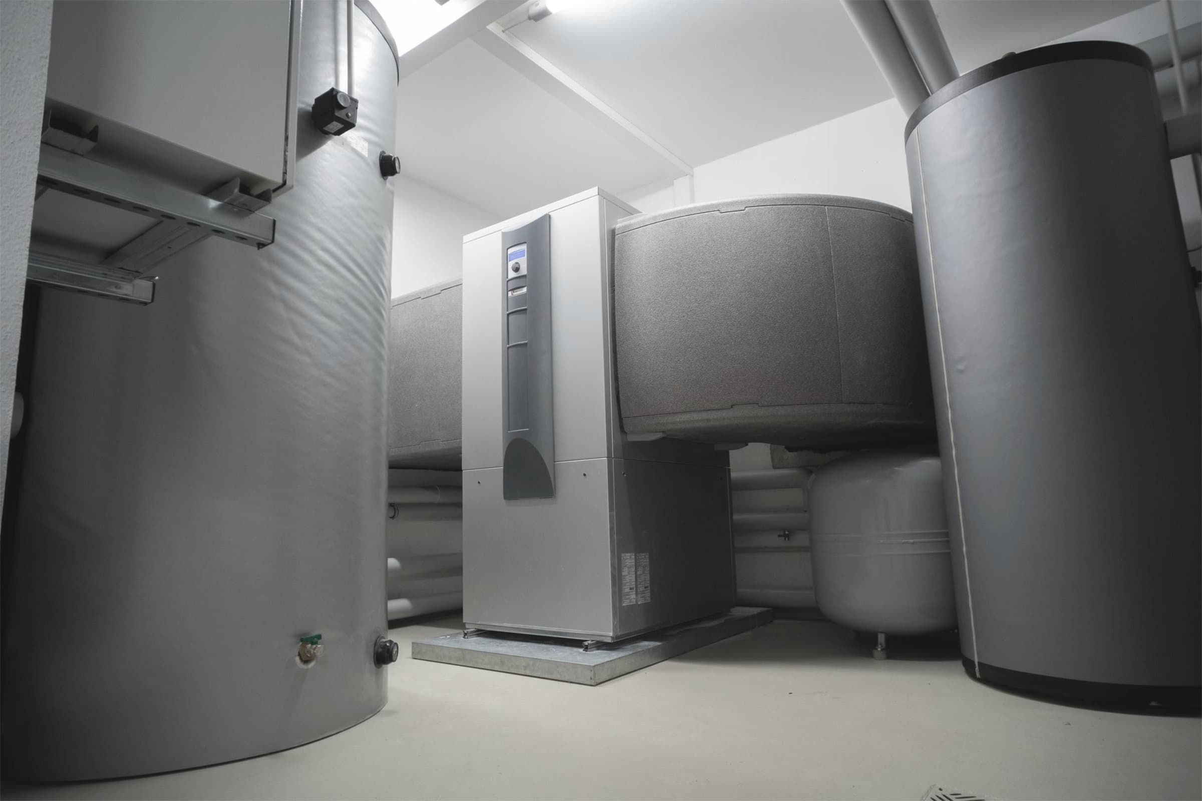 Water cooled chillers and primary hydronic pipework in a plant room
